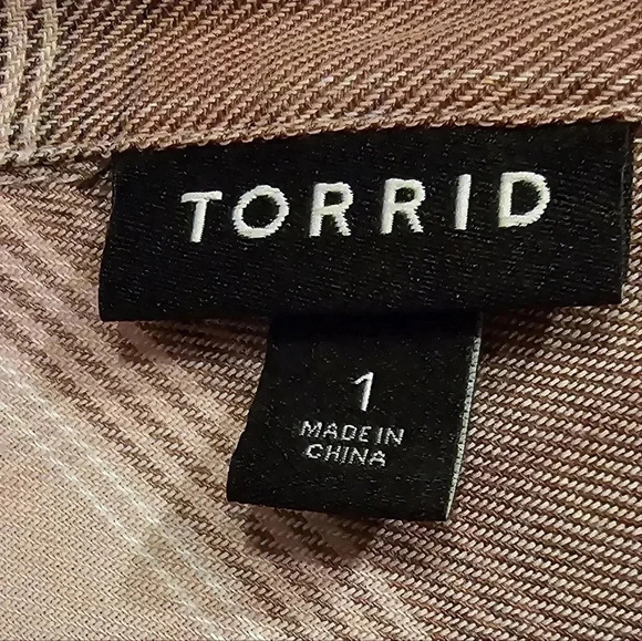 Torrid, Size 1, Purple/pink Brushed Acrylic Flannel Button Up Tunic - Picture 2 of 6